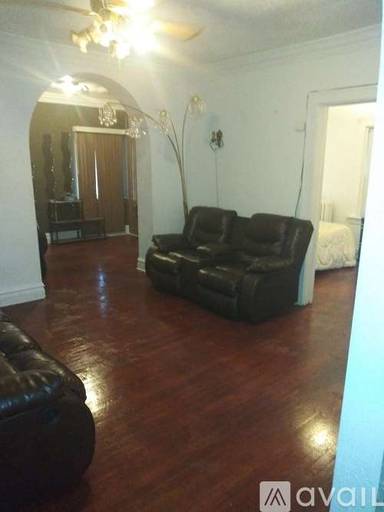 Main picture of 2030 W 4th Pl
