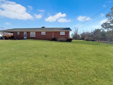 Main picture of 143 Walnut Dr