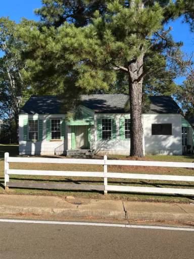 Main picture of 1810 Robinson St