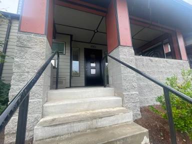 Main picture of 1082 E Main St