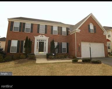 Main picture of 2424 Nicol Cir