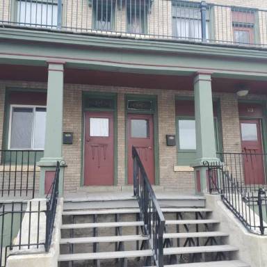 Main picture of 635 W Park St
