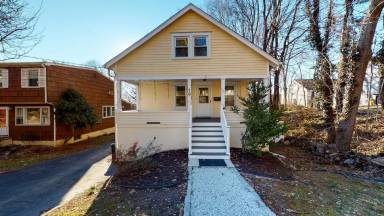 Main picture of 19 Linden St