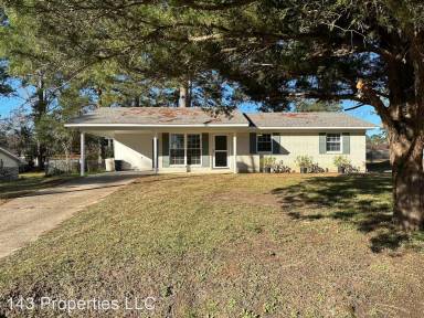 Main picture of 305 E Ironwood Dr