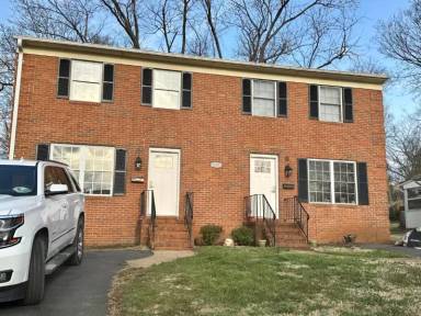 Main picture of 827 Saint Clair Ave