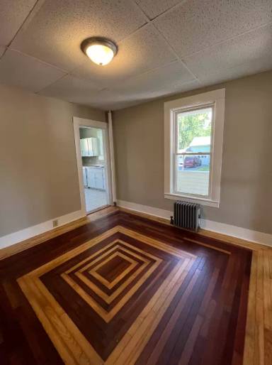 Main picture of 104 Broadway