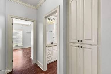 Main picture of 222 Stonebridge Blvd