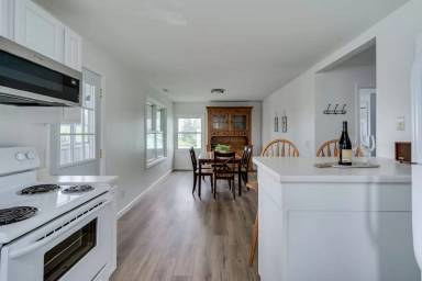 Main picture of 703 State St