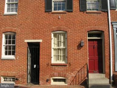 Main picture of 40 E Hamburg St