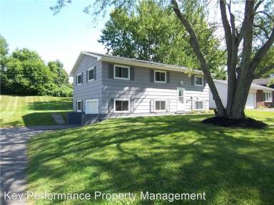 Main picture of 90 Golden Rod Ln