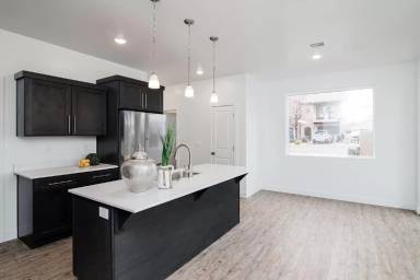 Main picture of 1055 W Province Way