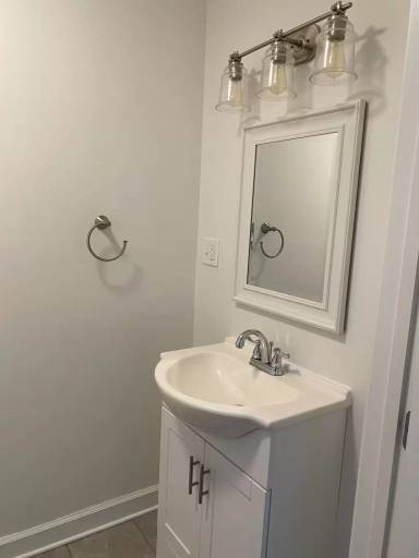 Main picture of 107 E 1st St