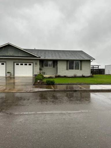 Main picture of 460 Quentyn St