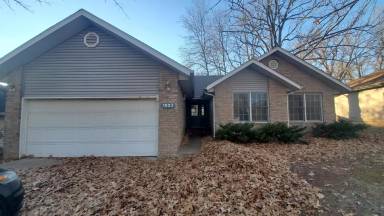 Main picture of 1027 S Belcrest Ave