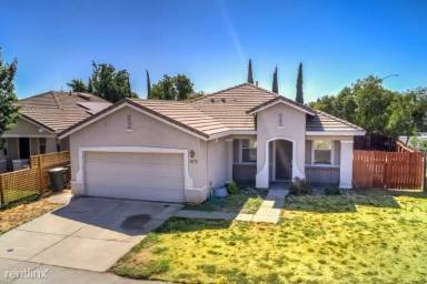 Main picture of 2673 Honeysuckle Dr