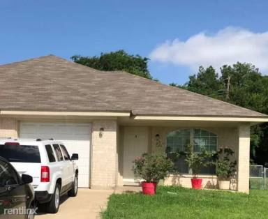 Main picture of 910 Crymes Ln
