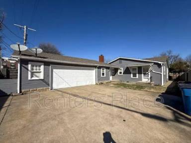 Main picture of 1528 1/2 S Saint Louis Ave
