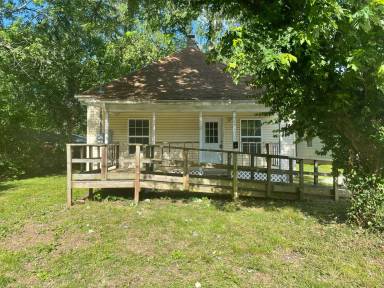 Main picture of 2032 N Roosevelt Ave