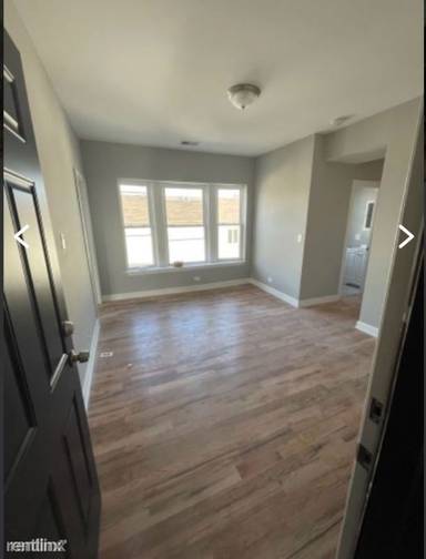 Main picture of 6445 S Saint Lawrence Ave