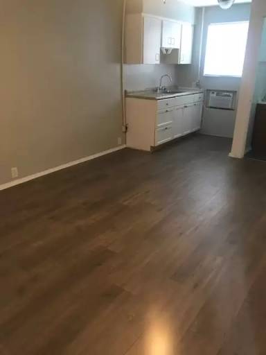 Main picture of 1823 N Tamiami Trl