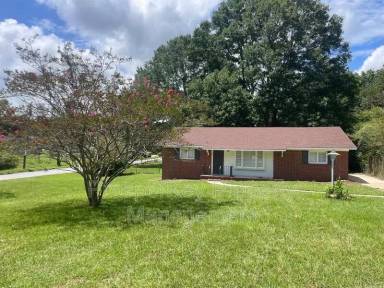 Main picture of 246 Pinetree Cir