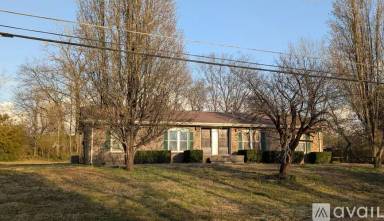 Main picture of 100 Jennings Dr