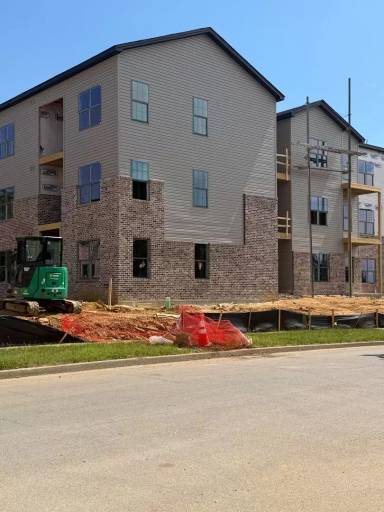 Main picture of 300 Lindenhurst Dr