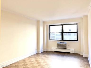 Main picture of 228 E 36th St