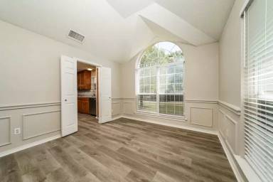 Main picture of 601 Wedgewood Dr