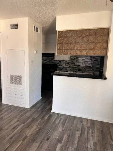 Main picture of 209 Victor Street