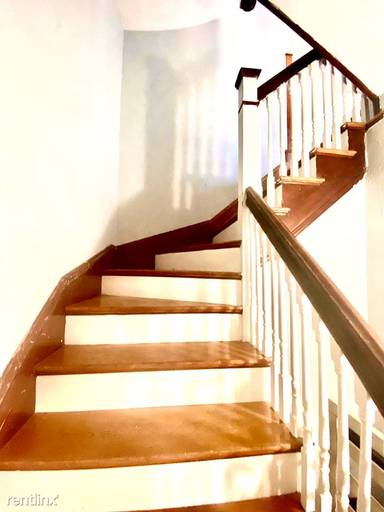 Main picture of 8 Silloway St