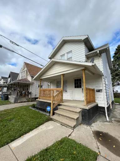 Main picture of 1011 E Manhattan Blvd