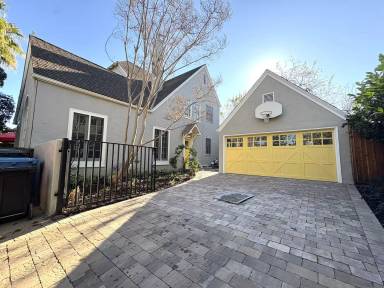 Main picture of 1560 Castilleja Ave
