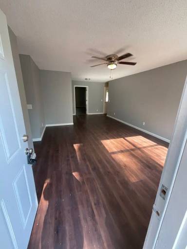 Main picture of 1113 N Bluegill St