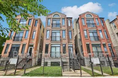Main picture of 5418 S Michigan Ave