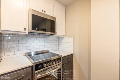 Main picture of 5910 N Sheridan Rd