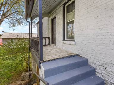 Main picture of 306 E High St