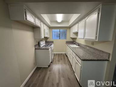 Main picture of 515 E Elmwood Ave