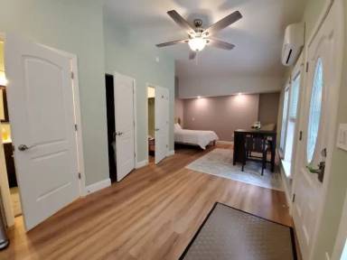Main picture of 131 University Dr