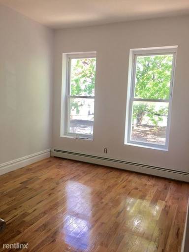 Main picture of 2093 Dean St