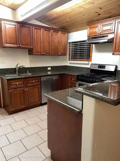 Main picture of 13768 Center St
