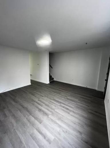 Main picture of 215 E 24th St
