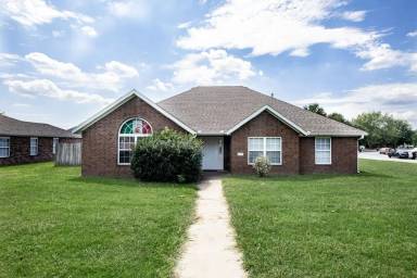 Main picture of 751 N Meadowlands Dr
