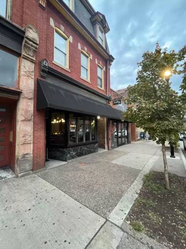 Main picture of 1719 E Carson St
