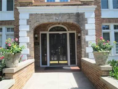 Main picture of 242 12th St NE