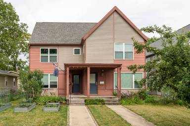 Main picture of 2061 Bellefontaine St