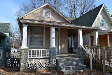 Main picture of 214 SW Western Ave