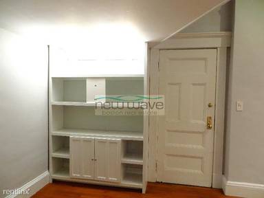 Main picture of 8 Garrison St