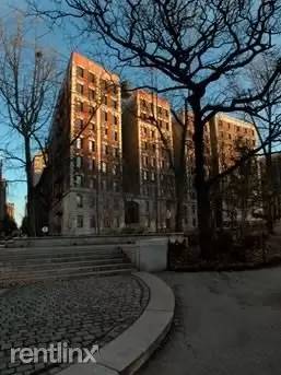 Main picture of 202 Riverside Dr