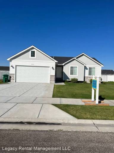 Main picture of 3943 N Baldwin Ave